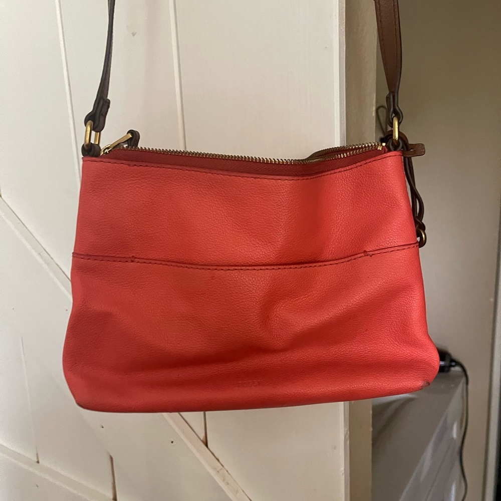 Fossil crossbody purse color: CORAL